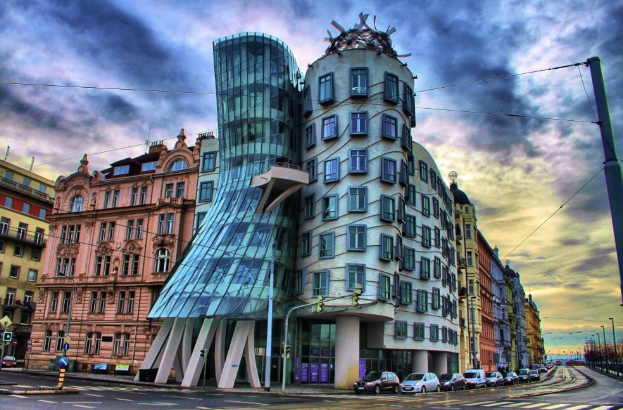 Praga, architettura a passi di danza: la famosa casa dedicata a Fred e Ginger * Art and Travels