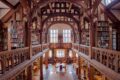 Dormire tra 250.000 libri: alla Biblioteca di Gladstone si può