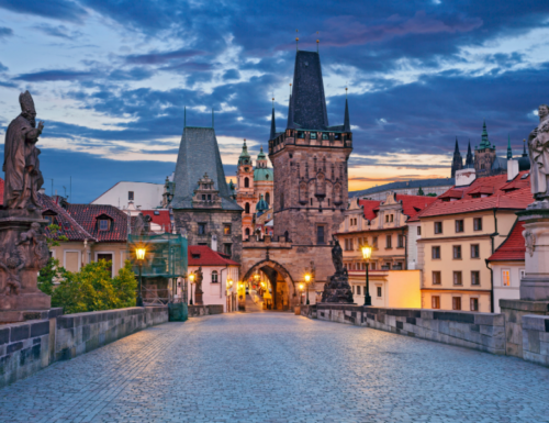 Praga fuori dagli schemi: i luoghi più strani e sorprendenti da visitare nella città dei cento campanili